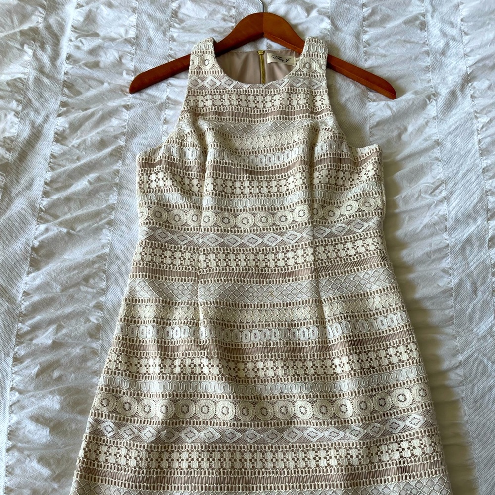 Size 6 - Cream - crochet detail - sleeveless shift cocktail dress